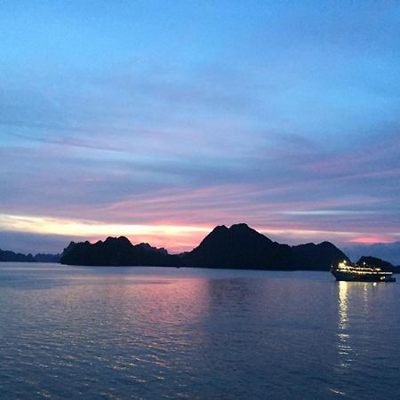 Отель Halong Lavender Cruises Халонг Экстерьер фото